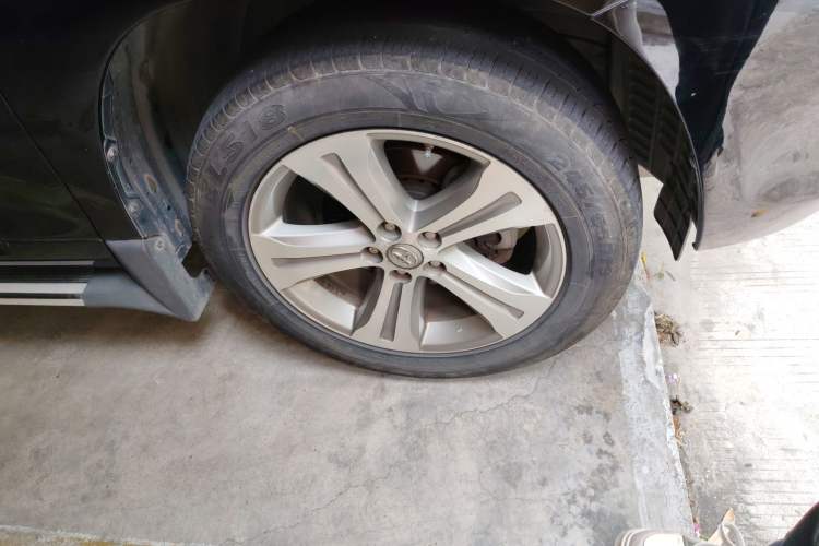 Used Toyota Highlander 2009 2.7L Two-Wheel Drive 7-Seater Luxury Edition Right Front Wheel Hub