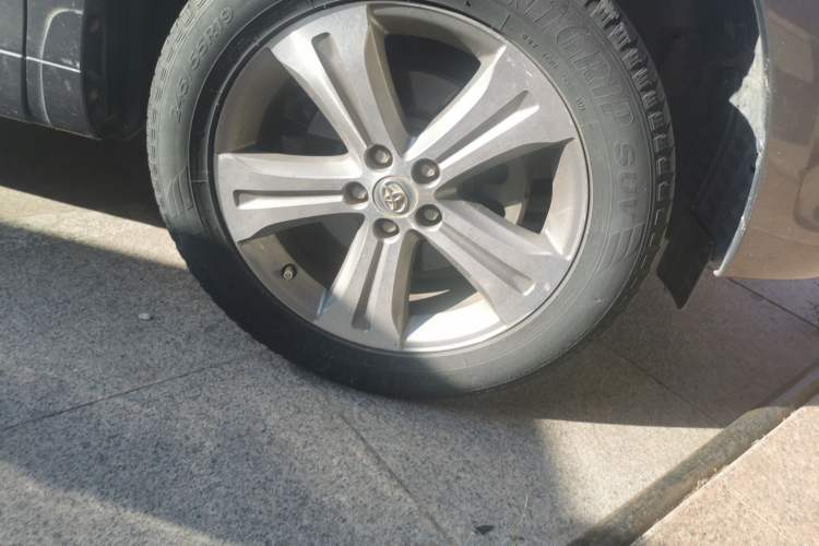 Used Toyota Highlander 2009 2.7L Two-Wheel Drive 7-Seater Luxury Edition Right Front Wheel Hub