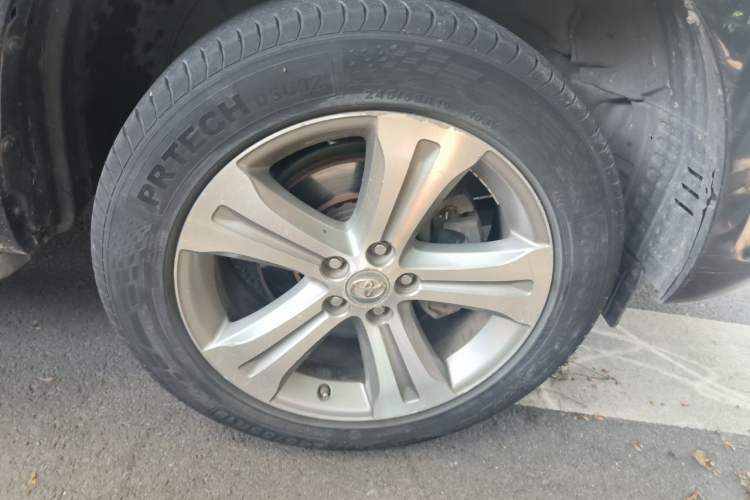 Used Toyota Highlander 2009 2.7L Two-Wheel Drive 7-Seater Luxury Edition Right Front Wheel Hub