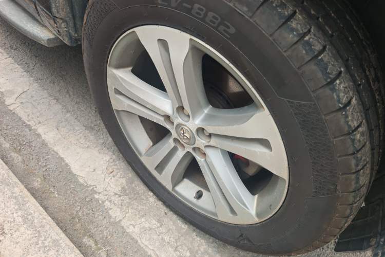 Used Toyota Highlander 2009 2.7L Two-Wheel Drive 7-Seater Luxury Edition Right Front Wheel Hub