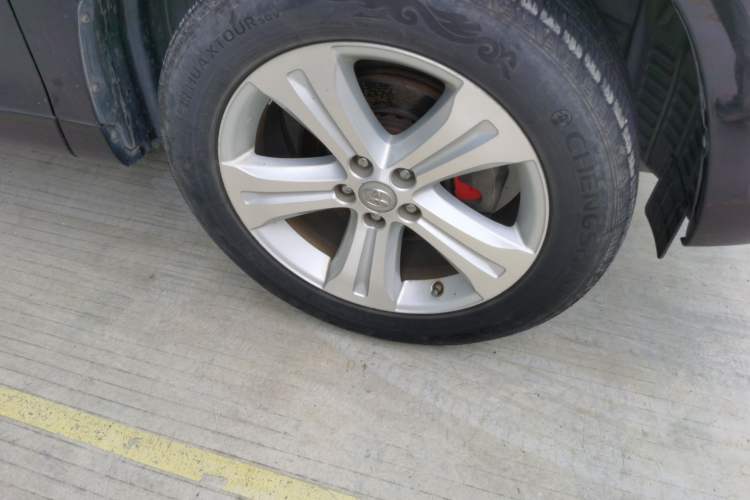 Used Toyota Highlander 2009 2.7L Two-Wheel Drive 7-Seater Supreme Edition Right Front Wheel Hub