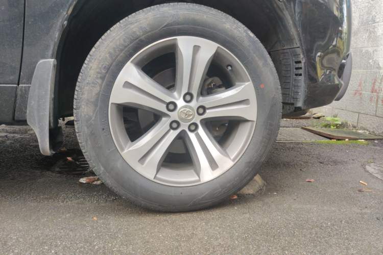 Used Toyota Highlander 2009 2.7L Two-Wheel Drive 7-Seater Luxury Navigation Edition Right Front Wheel Hub