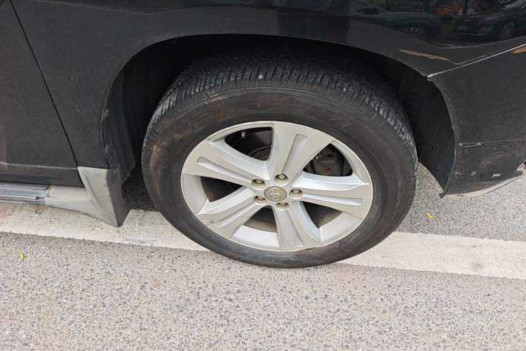 Used Toyota Highlander 2009 2.7L Two-Wheel Drive 7-Seater Supreme Edition Right Front Wheel Hub