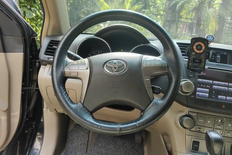 Used Toyota Highlander 2009 2.7L Two-Wheel Drive 7-Seater Luxury Edition Steering Wheel