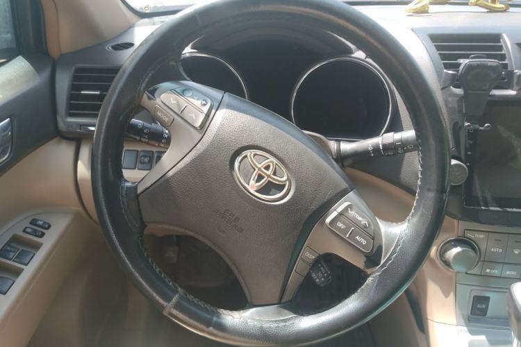 Used Toyota Highlander 2009 2.7L Two-Wheel Drive 7-Seater Luxury Edition Steering Wheel