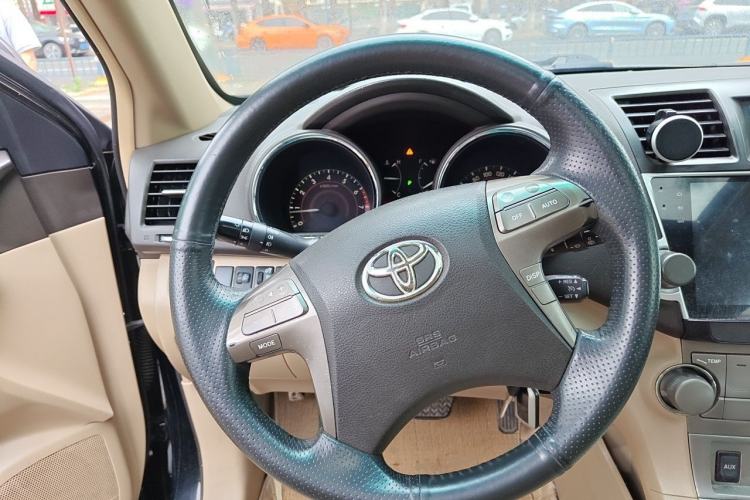 Used Toyota Highlander 2009 2.7L Two-Wheel Drive 7-Seater Luxury Edition Steering Wheel