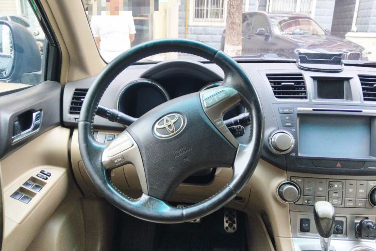 Used Toyota Highlander 2009 2.7L Two-Wheel Drive 7-Seater Luxury Edition Steering Wheel