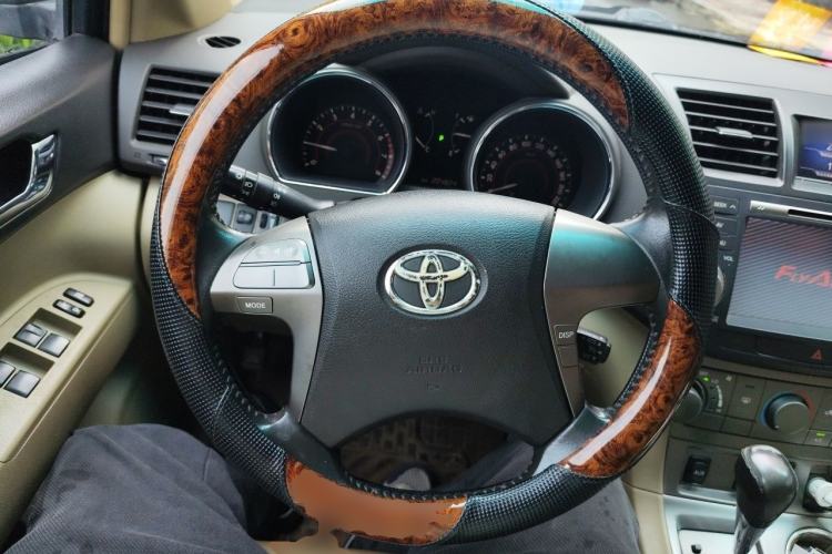 Used Toyota Highlander 2009 2.7L Two-Wheel Drive 5-Seater Sport Edition Steering Wheel