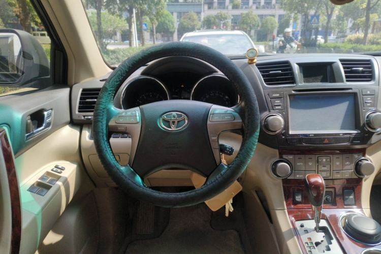 Used Toyota Highlander 2009 2.7L Two-Wheel Drive 7-Seater Luxury Edition Steering Wheel