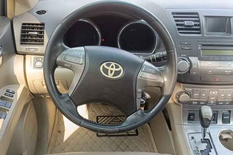 Used Toyota Highlander 2009 2.7L Two-Wheel Drive 7-Seater Luxury Edition Steering Wheel
