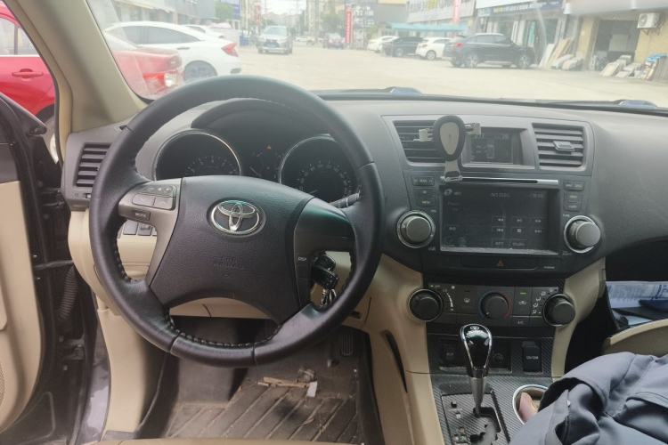 Used Toyota Highlander 2009 2.7L Two-Wheel Drive 5-Seater Sport Edition Steering Wheel