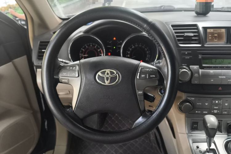 Used Toyota Highlander 2009 2.7L Two-Wheel Drive 7-Seater Luxury Edition Steering Wheel
