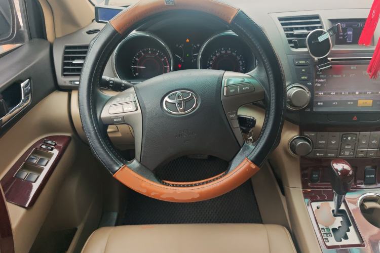 Used Toyota Highlander 2009 2.7L Two-Wheel Drive 7-Seater Luxury Edition Steering Wheel