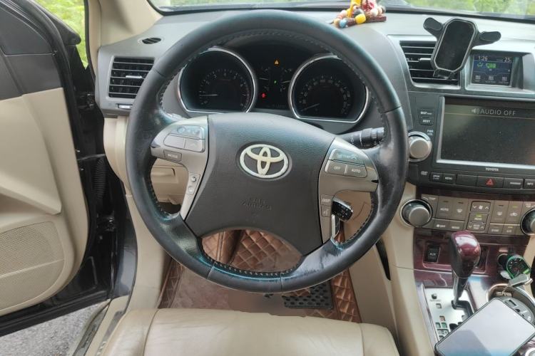 Used Toyota Highlander 2009 2.7L Two-Wheel Drive 7-Seater Luxury Edition Steering Wheel