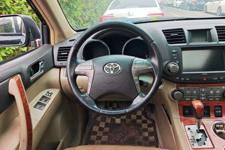 Used Toyota Highlander 2009 2.7L Two-Wheel Drive 7-Seater Supreme Edition Steering Wheel