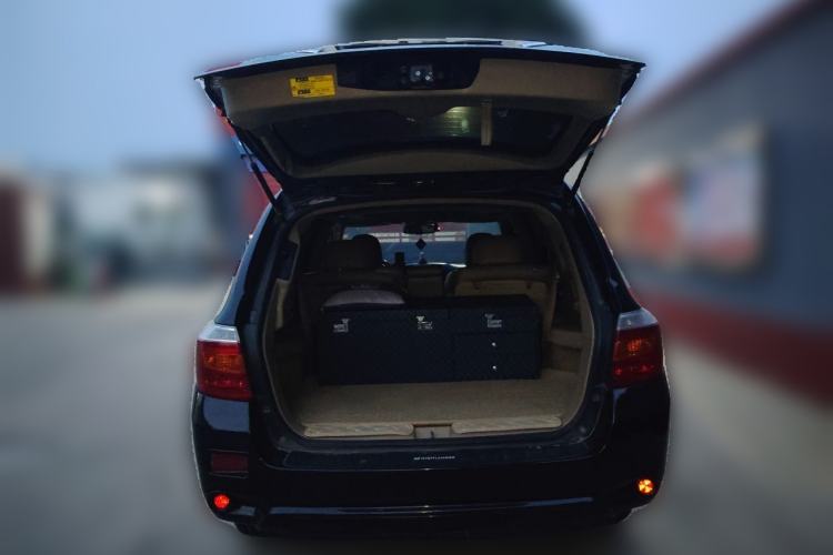 Used Toyota Highlander 2009 2.7L Two-Wheel Drive 7-Seater Supreme Edition Trunk