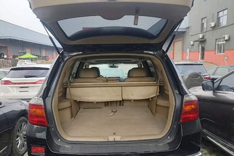 Used Toyota Highlander 2009 2.7L Two-Wheel Drive 7-Seater Luxury Edition Trunk