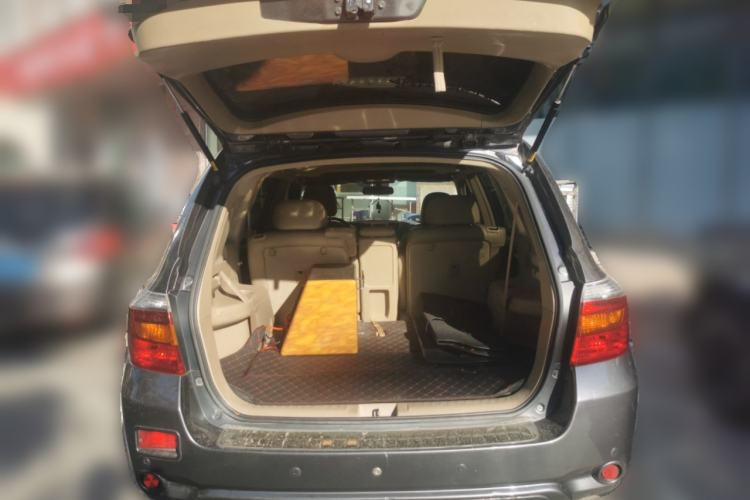 Used Toyota Highlander 2009 2.7L Two-Wheel Drive 7-Seater Luxury Edition Trunk
