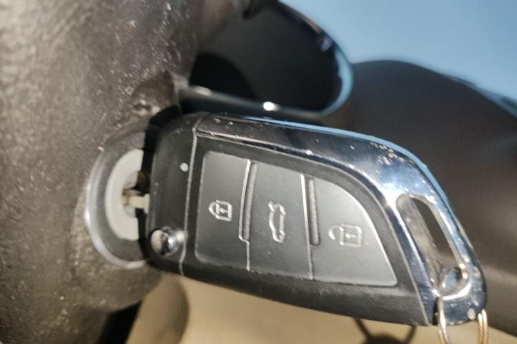 Used Toyota Highlander 2009 2.7L Two-Wheel Drive 5-Seater Sport Edition Vehicle Key