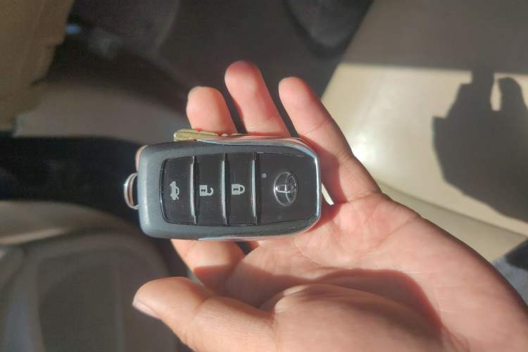 Used Toyota Highlander 2009 2.7L Two-Wheel Drive 7-Seater Luxury Edition Vehicle Key