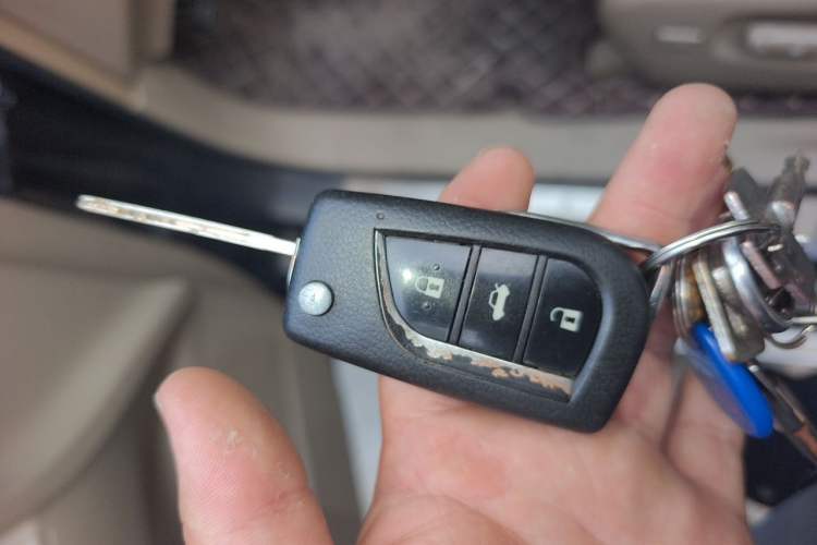 Used Toyota Highlander 2009 2.7L Two-Wheel Drive 7-Seater Luxury Edition Vehicle Key