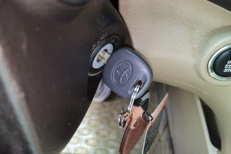 Used Toyota Highlander 2009 2.7L Two-Wheel Drive 7-Seater Luxury Edition Vehicle Key
