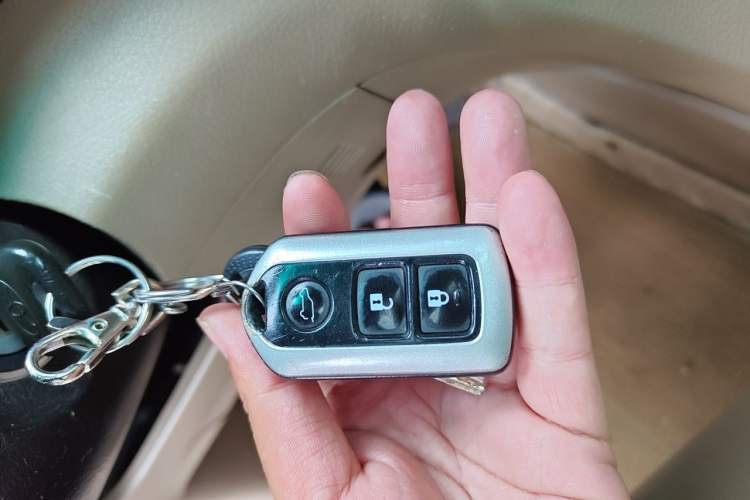 Used Toyota Highlander 2009 2.7L Two-Wheel Drive 7-Seater Luxury Edition Vehicle Key