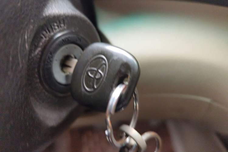 Used Toyota Highlander 2009 2.7L Two-Wheel Drive 5-Seater Sport Edition Vehicle Key