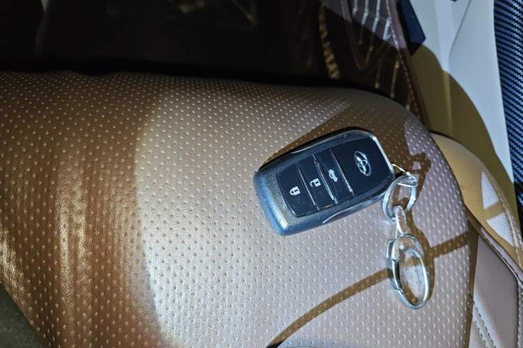 Used Toyota Highlander 2009 2.7L Two-Wheel Drive 7-Seater Luxury Edition Vehicle Key
