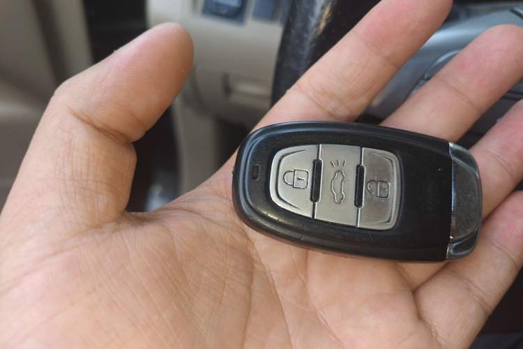 Used Toyota Highlander 2009 2.7L Two-Wheel Drive 7-Seater Luxury Edition Vehicle Key