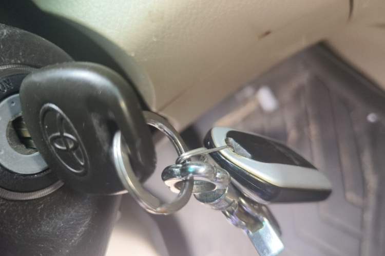 Used Toyota Highlander 2009 2.7L Two-Wheel Drive 5-Seater Sport Edition Vehicle Key
