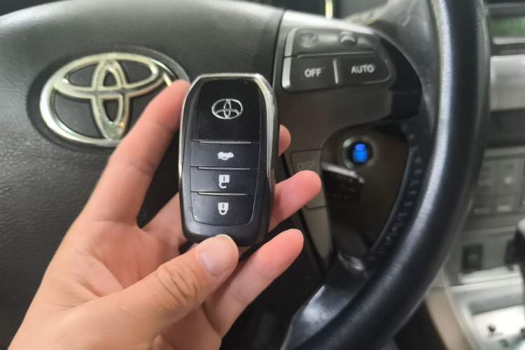 Used Toyota Highlander 2009 2.7L Two-Wheel Drive 7-Seater Luxury Edition Vehicle Key