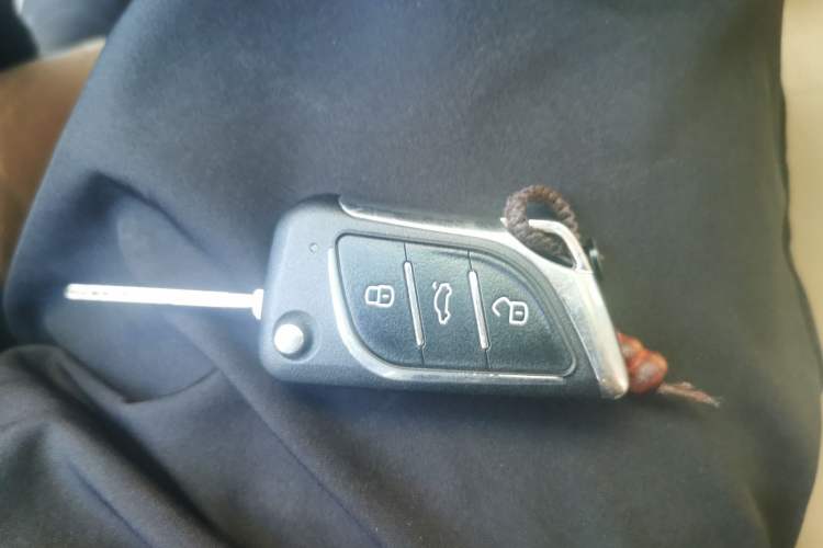 Used Toyota Highlander 2009 2.7L Two-Wheel Drive 7-Seater Luxury Edition Vehicle Key