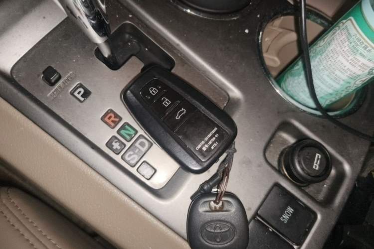 Used Toyota Highlander 2009 2.7L Two-Wheel Drive 7-Seater Luxury Edition Vehicle Key