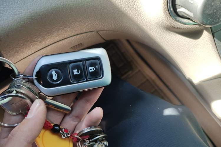 Used Toyota Highlander 2009 2.7L Two-Wheel Drive 7-Seater Luxury Edition Vehicle Key