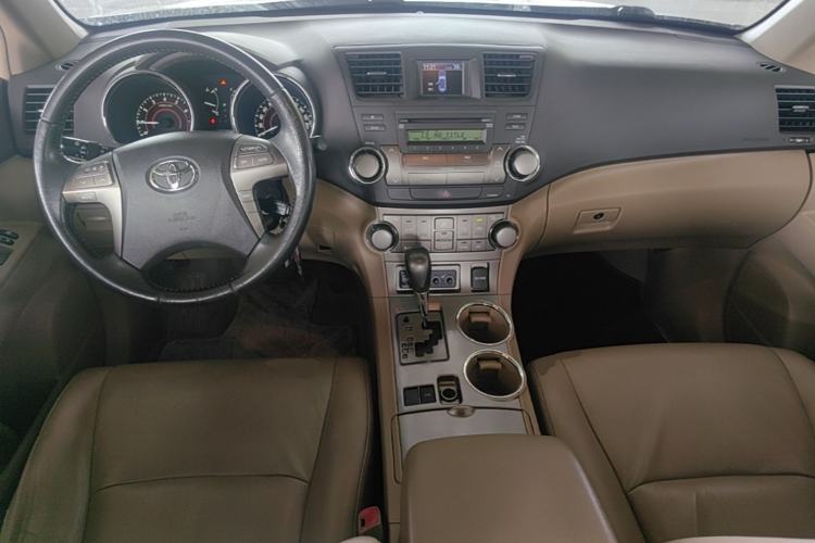 Used Toyota Highlander 2009 2.7L Two-Wheel Drive 7-Seater Luxury Navigation Edition Center Console