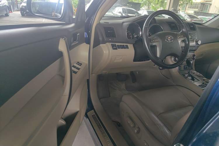 Used Toyota Highlander 2009 2.7L Two-Wheel Drive 7-Seater Luxury Navigation Edition Driver Seat