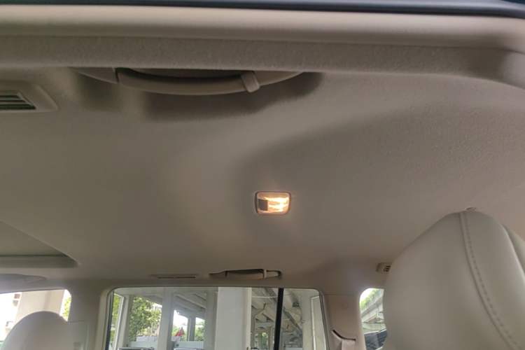 Used Toyota Highlander 2009 2.7L Two-Wheel Drive 7-Seater Luxury Navigation Edition Headliner