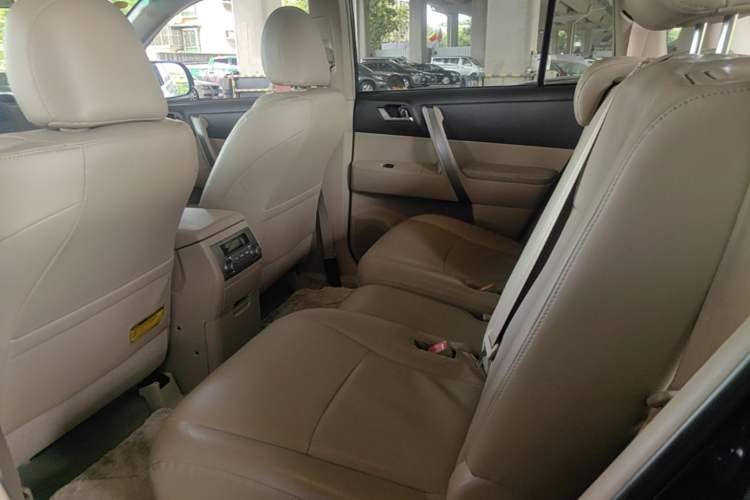Used Toyota Highlander 2009 2.7L Two-Wheel Drive 7-Seater Luxury Navigation Edition Left Rear Seat