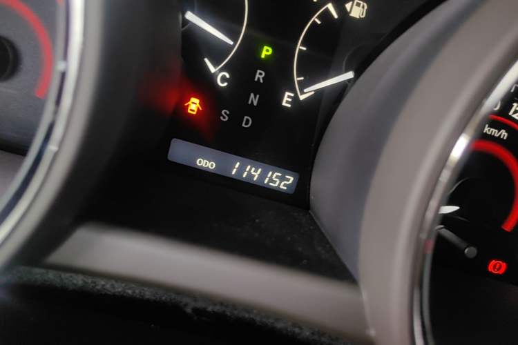 Used Toyota Highlander 2009 2.7L Two-Wheel Drive 7-Seater Luxury Navigation Edition Odometer Close Up
