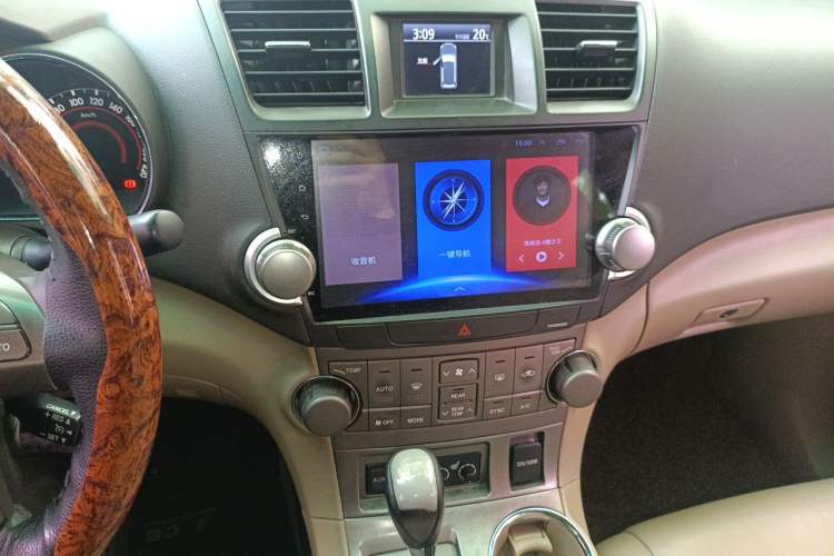 Used Toyota Highlander 2009 2.7L Two-Wheel Drive 7-Seater Luxury Edition Audio And AC Panel