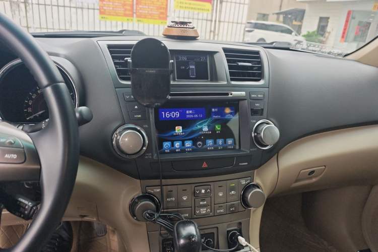 Used Toyota Highlander 2009 2.7L Two-Wheel Drive 7-Seater Luxury Edition Audio And AC Panel