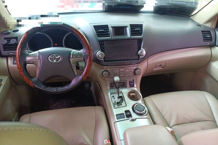 Used Toyota Highlander 2009 2.7L Two-Wheel Drive 7-Seater Luxury Edition Center Console