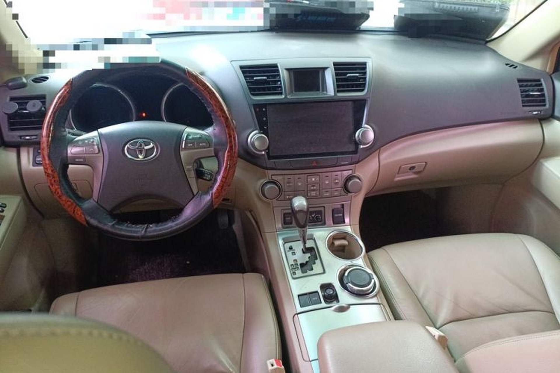 Used Toyota Highlander 2009 2.7L Two-Wheel Drive 7-Seater Luxury Edition Center Console