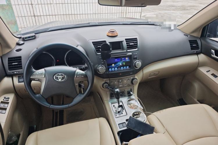 Used Toyota Highlander 2009 2.7L Two-Wheel Drive 7-Seater Luxury Edition Center Console