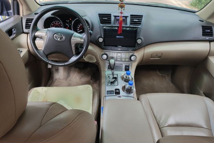 Used Toyota Highlander 2009 2.7L Two-Wheel Drive 7-Seater Luxury Edition Center Console