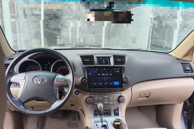 Used Toyota Highlander 2009 2.7L Two-Wheel Drive 7-Seater Luxury Edition Center Console