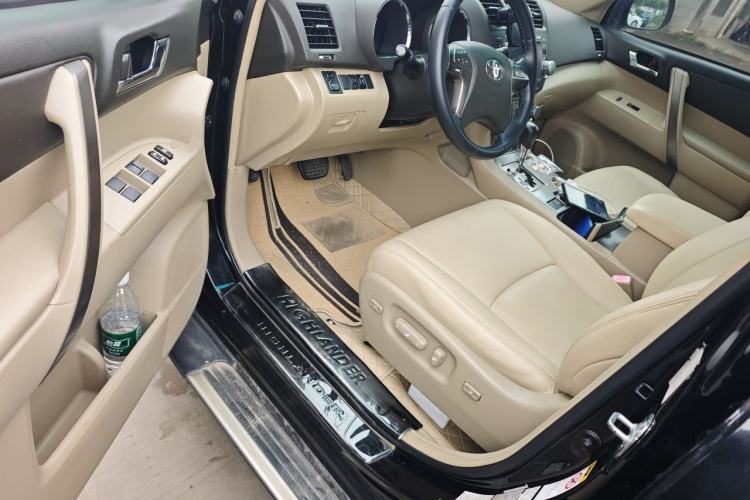 Used Toyota Highlander 2009 2.7L Two-Wheel Drive 7-Seater Luxury Edition Driver Seat
