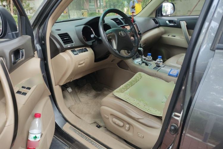 Used Toyota Highlander 2009 2.7L Two-Wheel Drive 7-Seater Luxury Edition Driver Seat