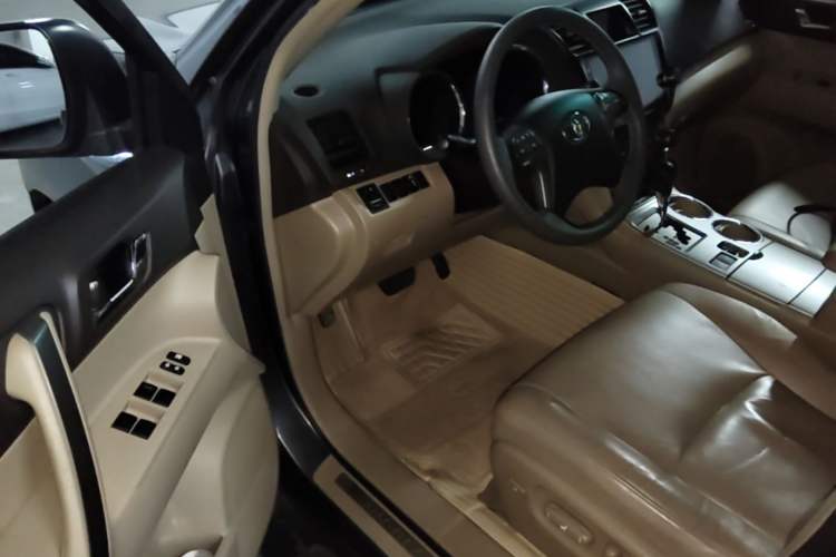 Used Toyota Highlander 2009 2.7L Two-Wheel Drive 7-Seater Luxury Edition Driver Seat
